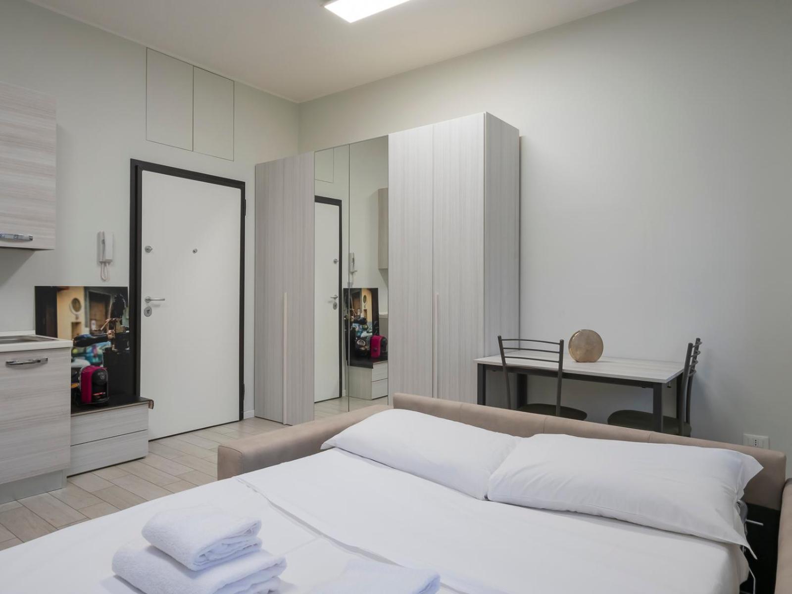Ihost - Trasimeno 22 * Milan
